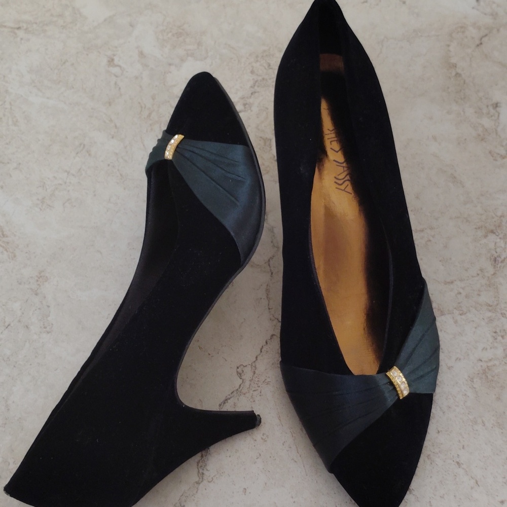 She's Sassy Vintage Dressy Black Velvet Heels